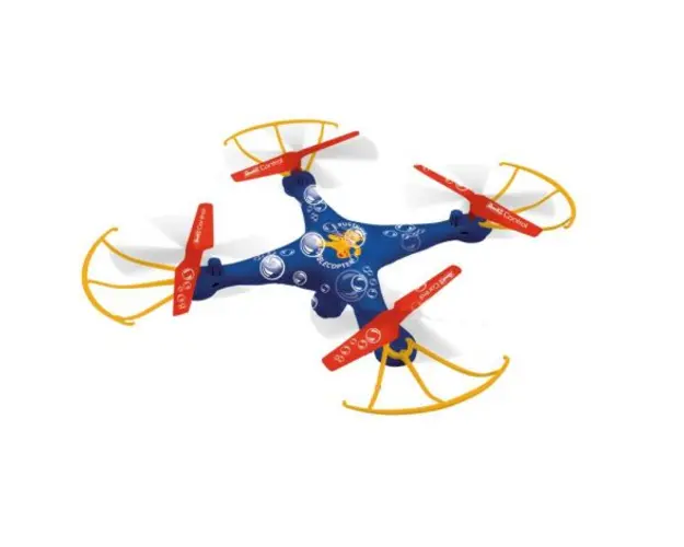 Quadrocopter RC bubblecopter cu aparat de facut baloane de sapun