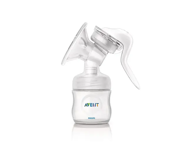 Pompa manuala pentru san cu biberon Avent Natural