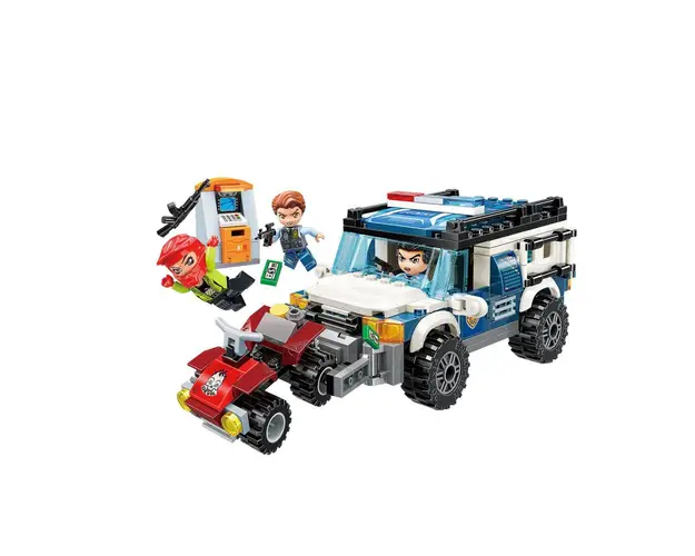 Set de constructie Qman Mine City Camion Blindat 244 piese