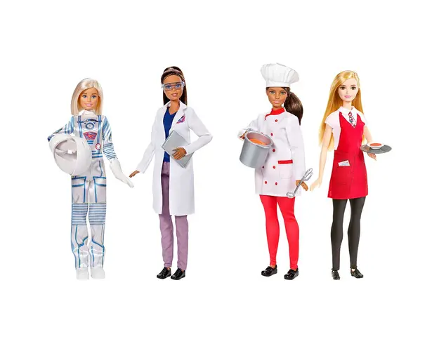 Set de joaca cu 2 papusi Barbie Profesii