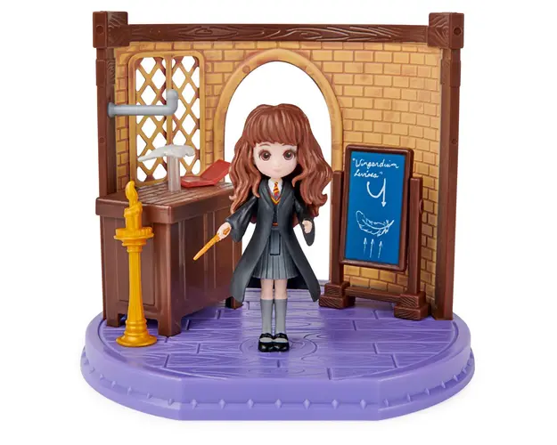 Set de joaca Harry Potter Lectia de Farmece cu figurina Hermione