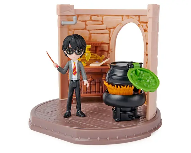 Set de joaca Harry Potter Lectia de Potiuni cu figurina Harry Potter