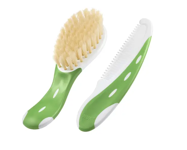 Set perie si pieptene Nuk
