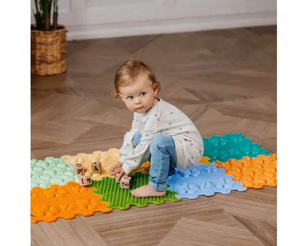Covoras masaj tip puzzle, 8 piese cu texturi variate , First Steps