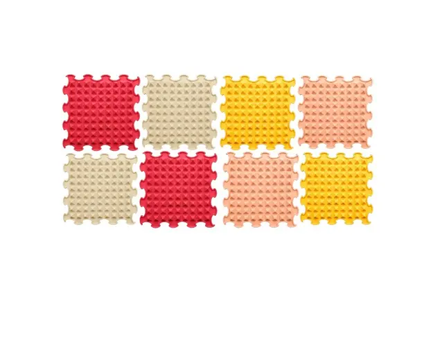 Covoras ortopedic, senzorial, set puzzle, 8 piese, model Little Pyramids, textura moale, Multicolor