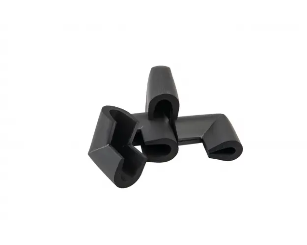 Set 4 protectii colturi in forma U, 3.5x0.7x6 cm, Negru