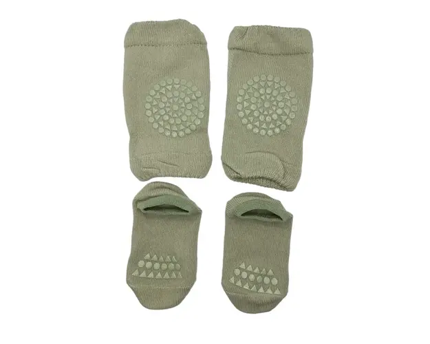 Set protectii anti-alunecare bebe, genunchiere si sosete, Verde