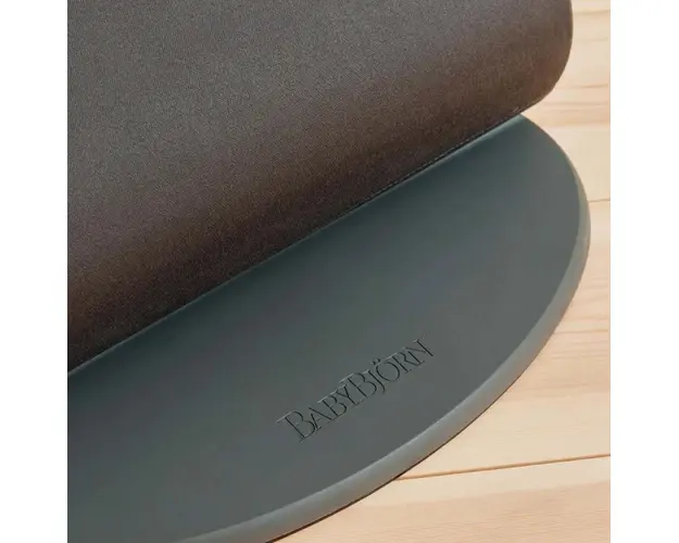 Balansoar BabyBjorn cu aspect delicat de petala tesatura matlasata Bliss Anthracite