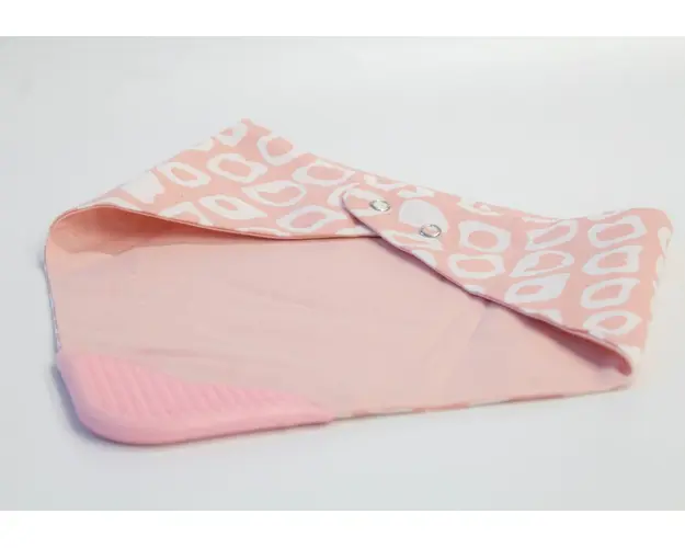 Baveta tip bandana cu jucarie dentitie BabyJem Rose