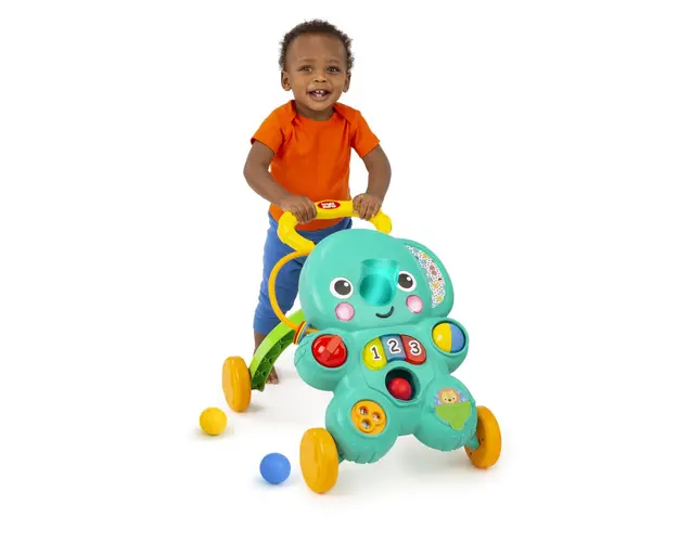 Antepremergator cu Centru de activitati Bright Starts 2 in 1 Stroll Roll