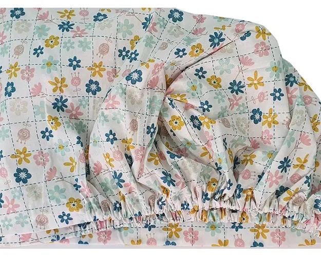 Cearceaf cu elastic patut bebelus 70x110 cm imprimat cu Floricele jucause