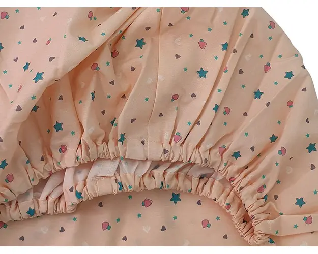 Cearceaf lumea stelutelor colorate patut bebelus 60x85 cm cu elastic din bumbac