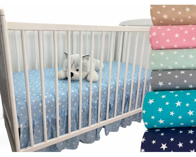 Cearsaf 120x60 cm cu volanas in fata din bumbac cu imprimeu Stelute albe