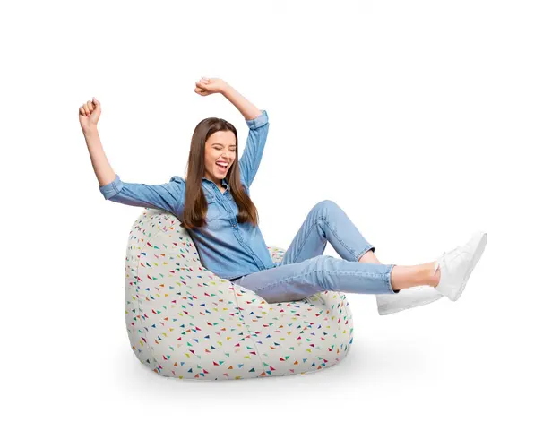 Fotoliu Puf Bean Bag tip Para XL bej cu triunghiuri multicolore