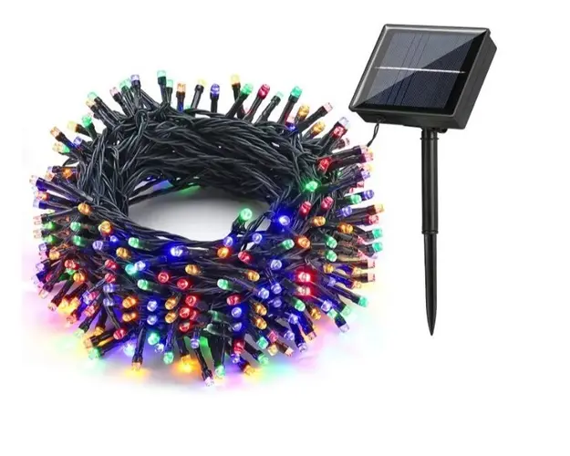 Instalatie liniara de Craciun lumina led multicolora cu incarcare solara 100 leduri 10m