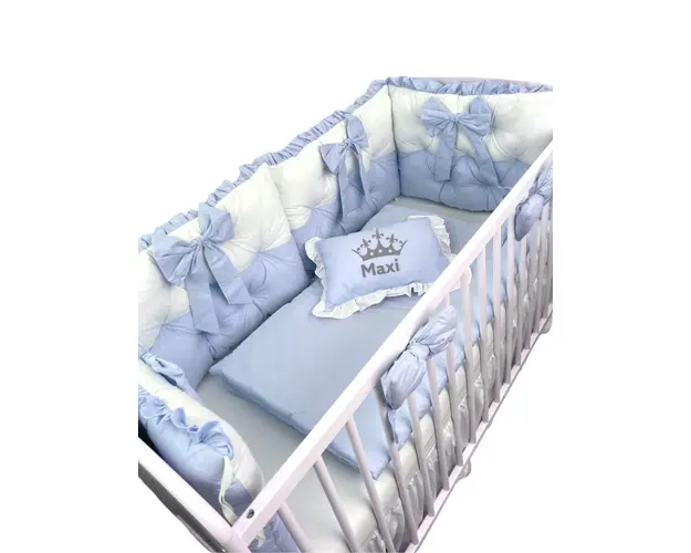 Lenjeria de pat Personalizata cu 4 perne aparatori matlasate, cearceaf cu volanas, pilota si pernuta 120x60 cm albastru pal