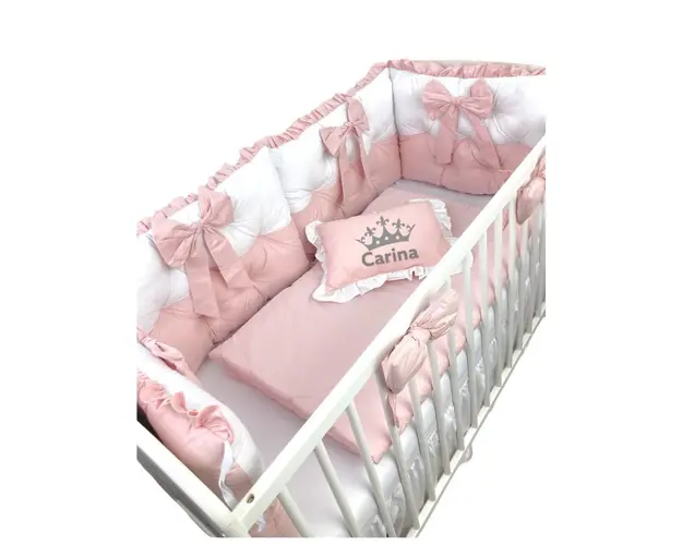 Lenjeria de pat Personalizata cu 4 perne aparatori matlasate, cearceaf cu volanas, pilota si pernuta 140x70 cm roz pudra