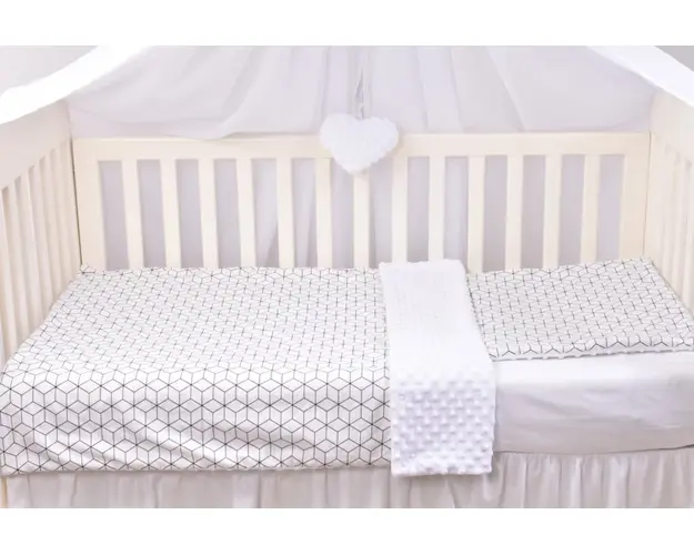 Lenjerie 3 piese patut 120x60 cm model forme geometrice si plus minky alb