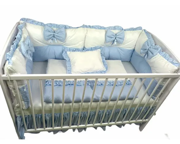 Lenjerie cu 6 aparatori pufoase si fundite Bicolore Albastru Pal 120x60 cm