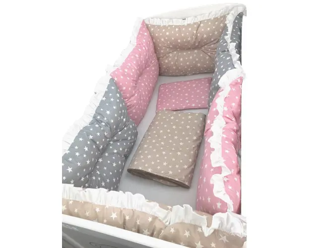 Lenjerie patut 120x60 cm cu 6 aparatori pufoase, cearsaf si paturica Stelute roz,bej si gri