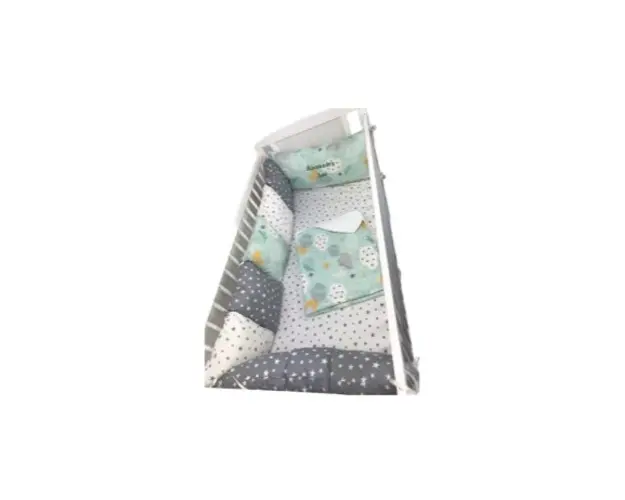 Lenjerie personalizata cu aparatori din 7 pernute pufoase Nori cu luna vernil 140x70 cm