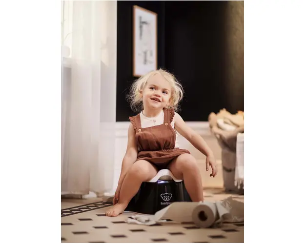 Olita cu protectie spate Potty Chair BlackWhite BabyBjorn