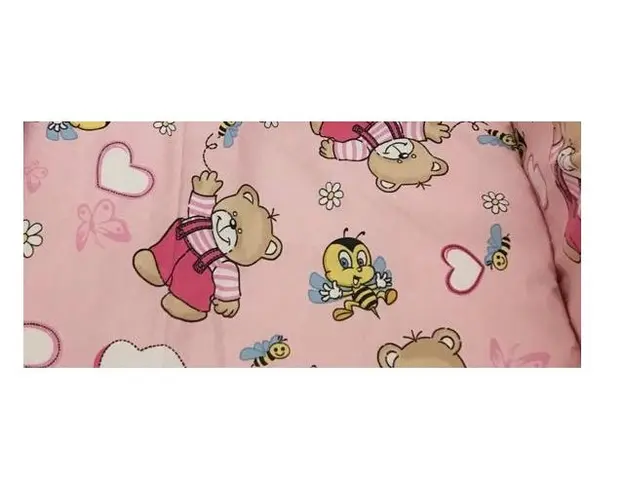 Paturica dubla de vara bebelusi DeLuxe 98x78 cm Ursi cu albine pe roz