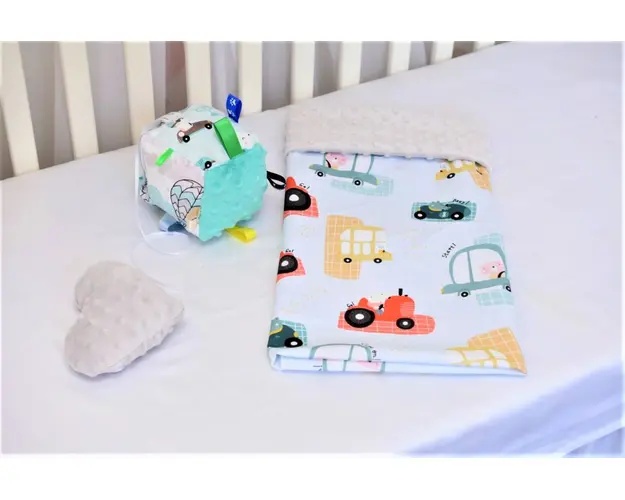 Paturica groasa detasabila model masinute si plus minky gri 75x100 cm