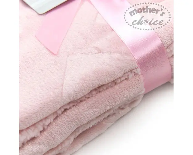 Paturica pufoasa Mothers Choice pentru bebelusi model litere roz