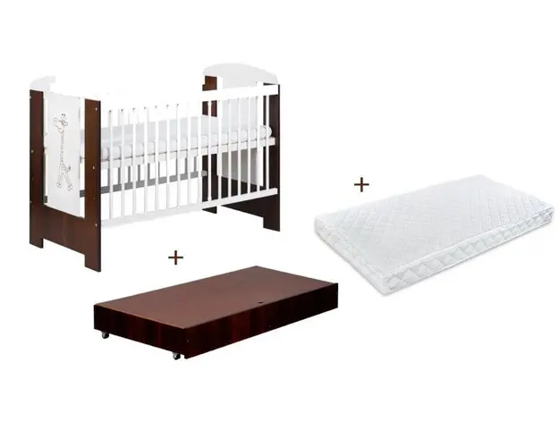 Patut cu sertar Klups Little Giraffe Wenge + Saltea 10 Confort II