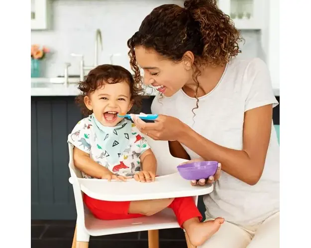 Set de masa Munchkin Love-A-Bowls 4 boluri cu capac + 2 lingurite 4L+