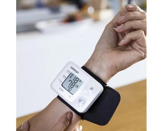 Tensiometru electronic de incheietura Tehnologie Intellisence Omron RS2
