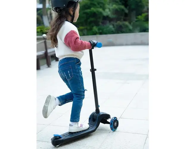 Trotineta Qplay cu lumini Future albastru