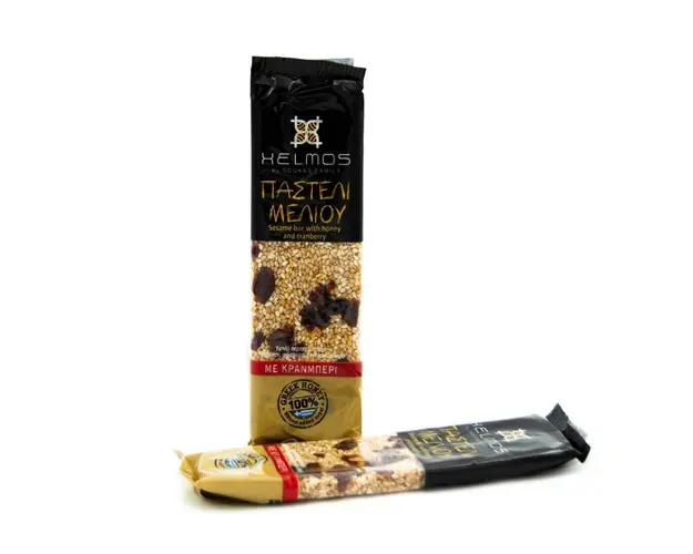 Baton cu susan si merisoare, 75g - Helmos