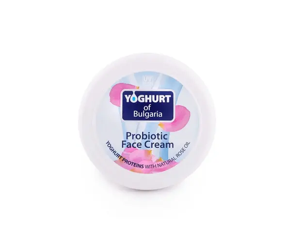 Crema de fata cu probiotice si ulei de trandafir, 100 ml, Yoghurt -