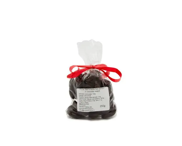 Prune invelite in ciocolata neagra, 250 g, Nutrissimo