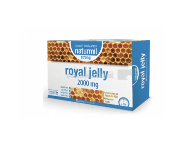 Royal Jelly Strong, laptisor de matca, 20 fiole a 15 ml - Naturmil