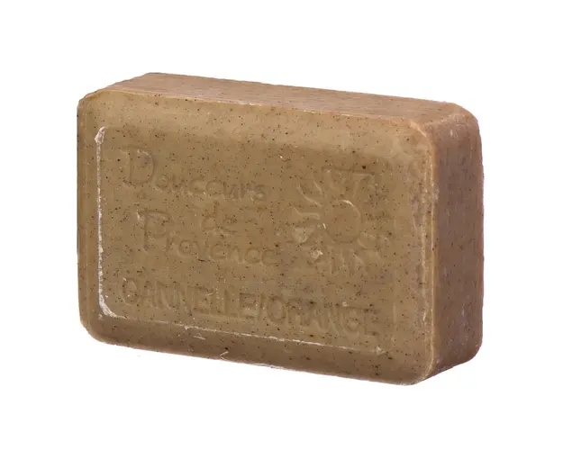 Sapun exfoliant cu parfum de scortisoara, 200g, Apivita